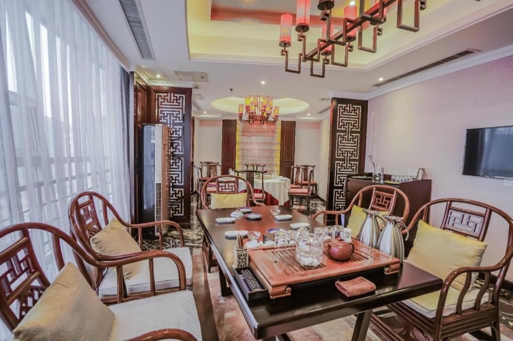 Linyi Blue Horizon Intenational Hotel Екстер'єр фото