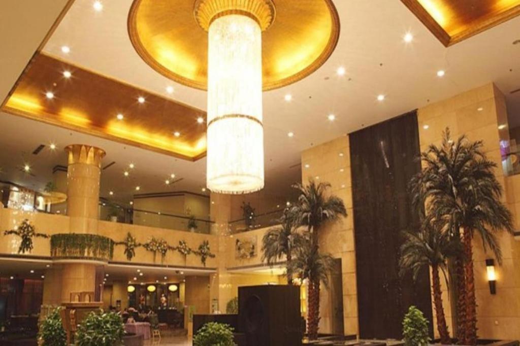 Linyi Blue Horizon Intenational Hotel Екстер'єр фото