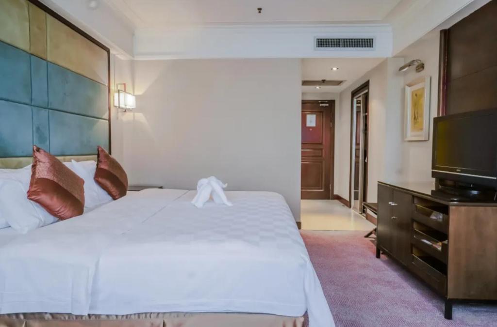 Linyi Blue Horizon Intenational Hotel Екстер'єр фото
