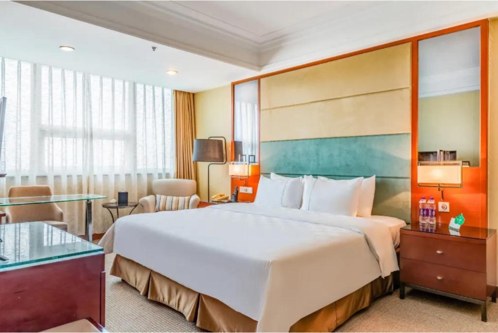 Linyi Blue Horizon Intenational Hotel Екстер'єр фото