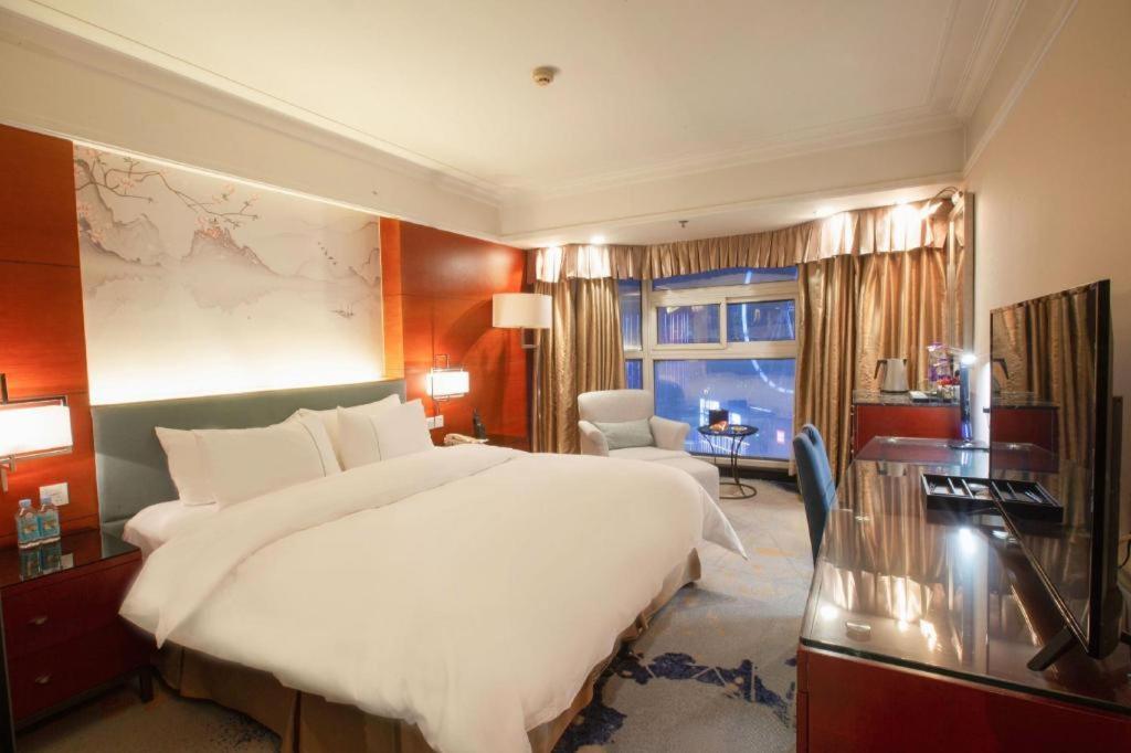 Linyi Blue Horizon Intenational Hotel Екстер'єр фото