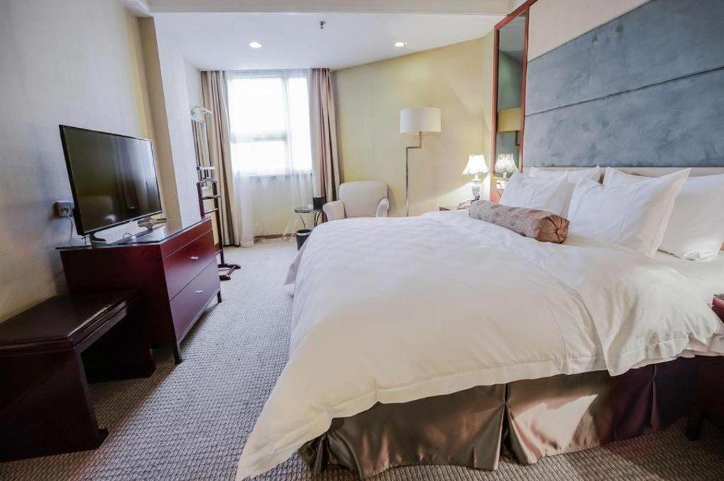 Linyi Blue Horizon Intenational Hotel Екстер'єр фото