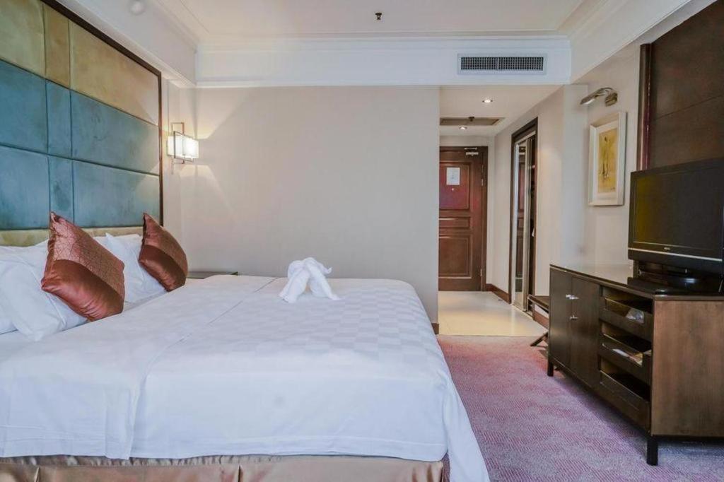 Linyi Blue Horizon Intenational Hotel Екстер'єр фото