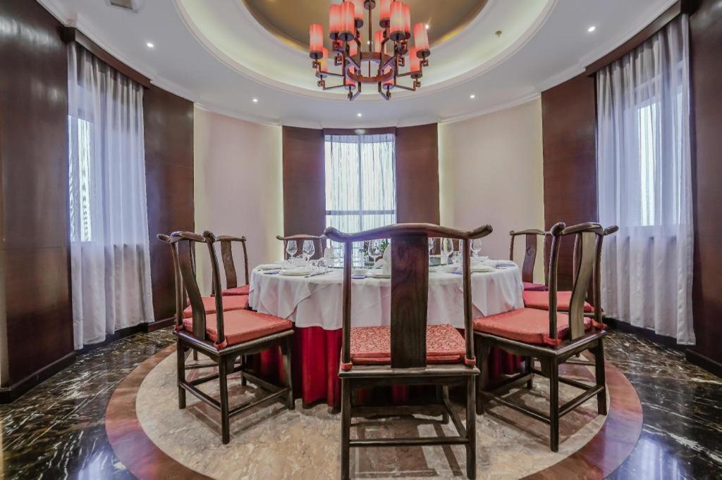 Linyi Blue Horizon Intenational Hotel Екстер'єр фото