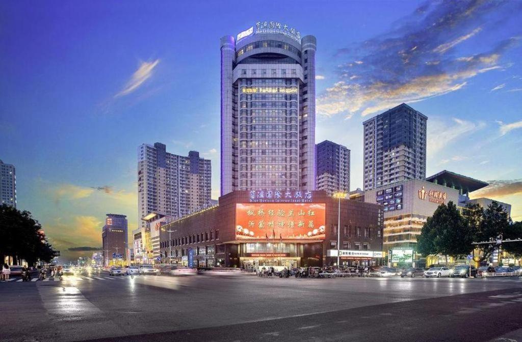 Linyi Blue Horizon Intenational Hotel Екстер'єр фото
