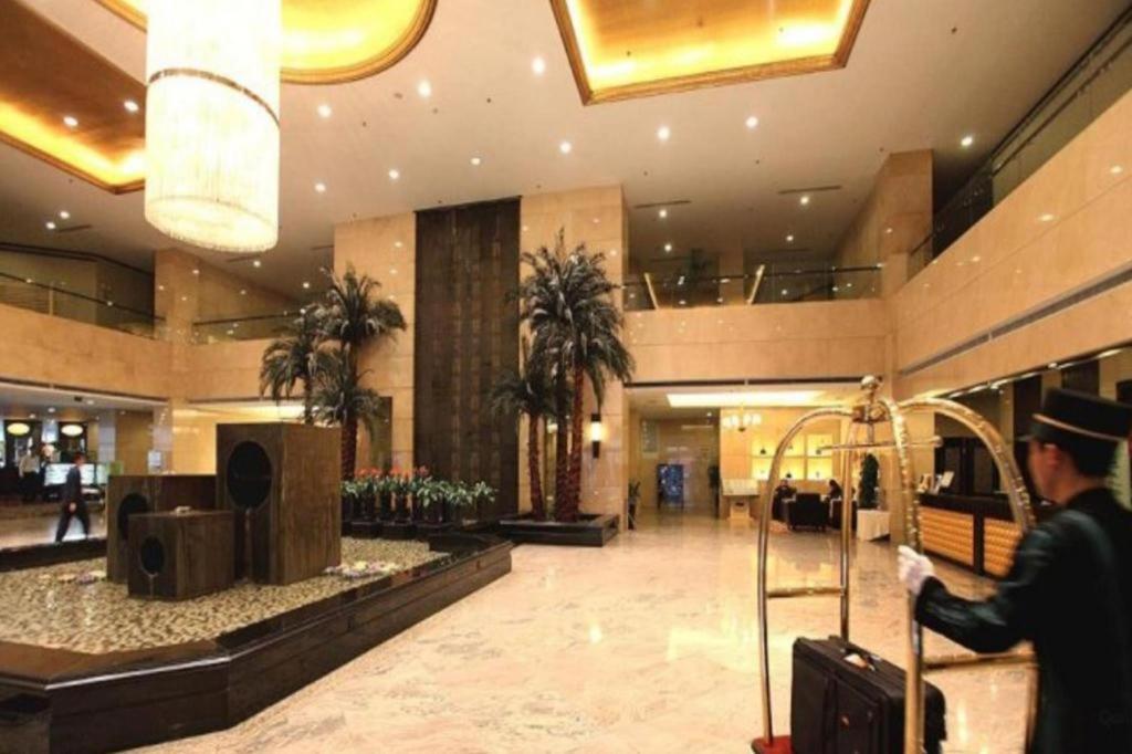 Linyi Blue Horizon Intenational Hotel Екстер'єр фото